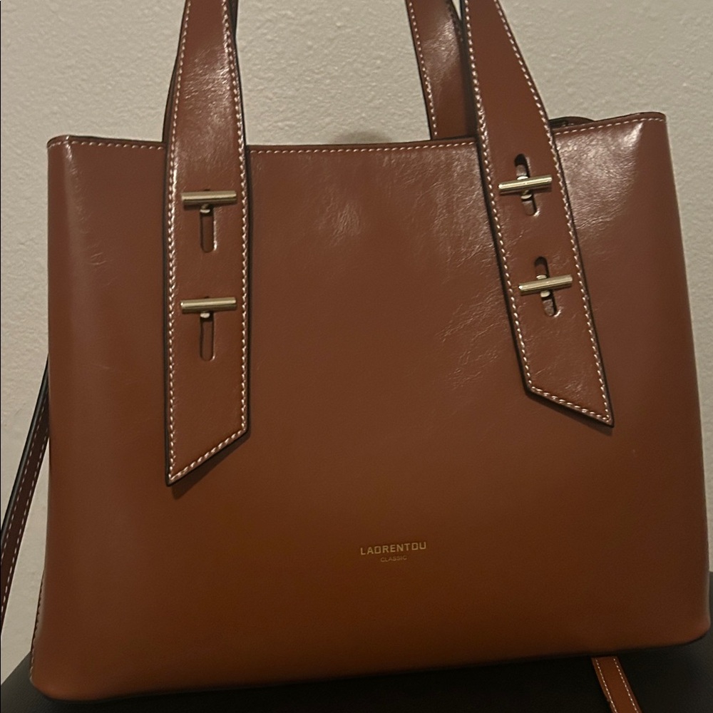 LADRENTOU Brown Leather Shoulder Bag.